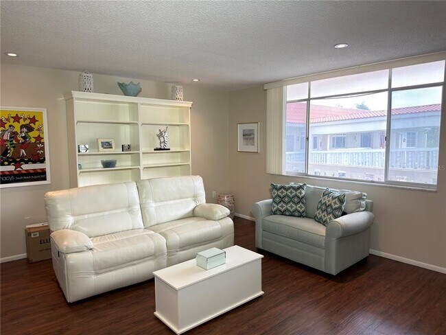 Building Photo - 2650 Pearce Dr