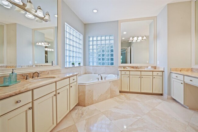 Building Photo - 8186 Fiera Ridge Dr