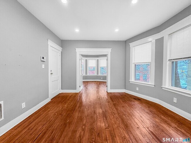 Building Photo - 248 Nicoll St