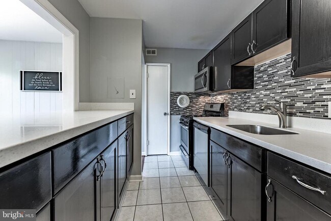 Building Photo - 2908 Kings Chapel Rd