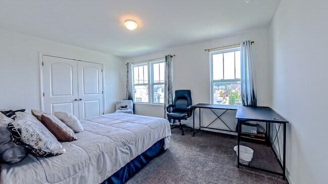 Building Photo - A stylish and modern single-family home wi...