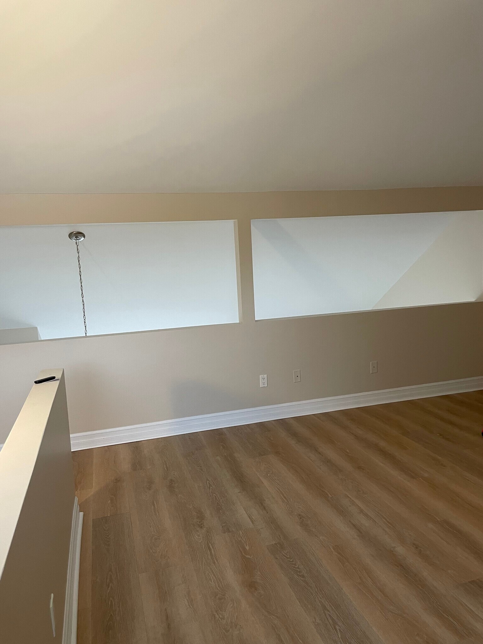 Upstairs bedroom - 2872 Davison Ave