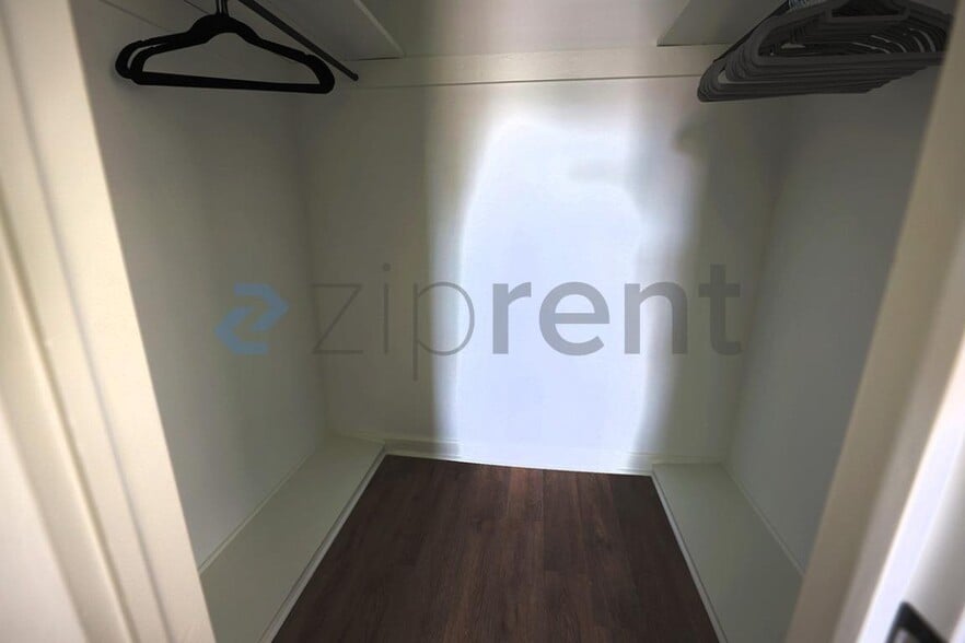 Building Photo - Unit 1