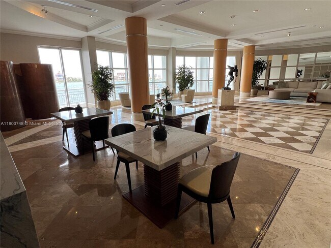 Building Photo - 848 Brickell Key Dr
