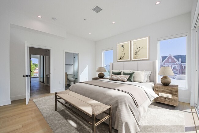 Building Photo - 715 N Gramercy Pl