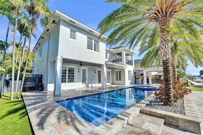 Building Photo - 1744 SE 9th St