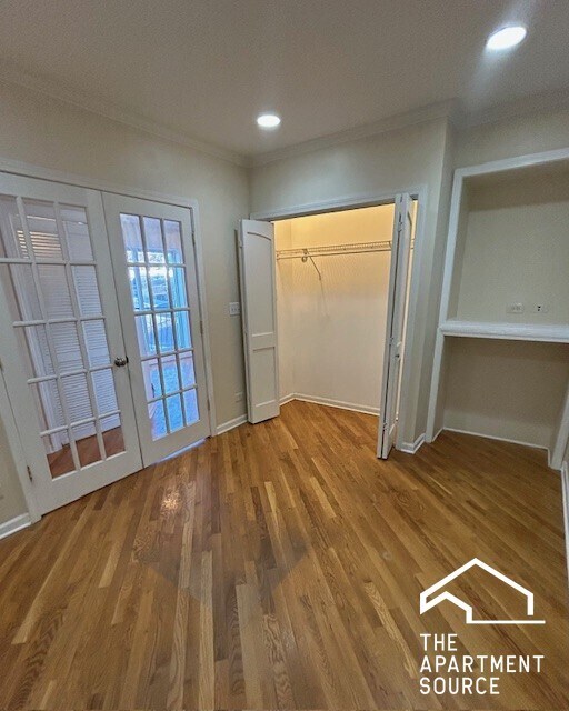 Building Photo - 2053 W Summerdale Ave