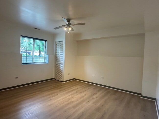 Building Photo - 228 S Alder Creek Dr