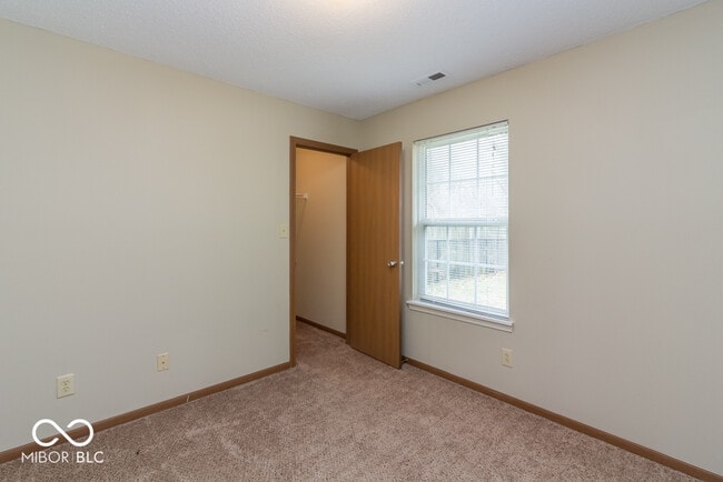 Building Photo - 5810 Rolling Bluff Ln