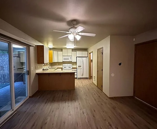 Building Photo - Nice 2 plus Bedroom 2 Bath Duplex in Puyallup!! Nice Location!!