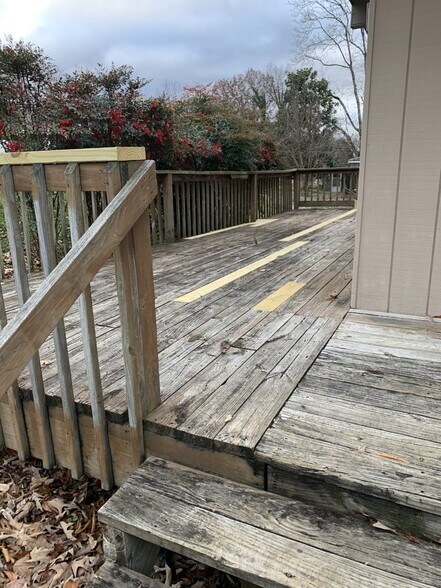 Huge Deck! - 519 E Churchwell Ave