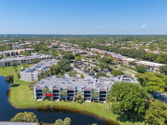 Building Photo - 200 Lakeview Dr