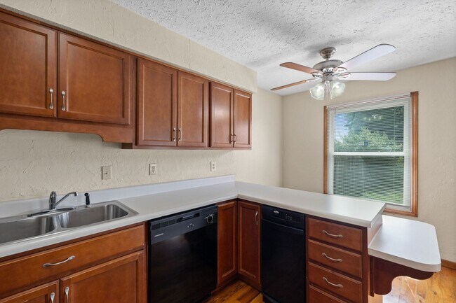 Building Photo - S1005-MF2