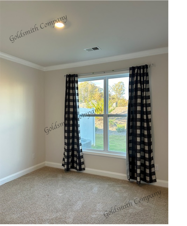 Building Photo - "Spacious 4-Bedroom Townhouse Retreat on Yellow Fox Road, Greer!"
