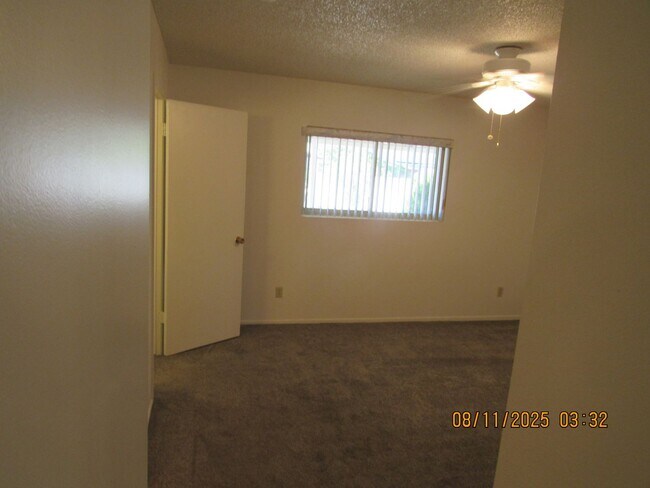 Building Photo - 3 bedroom 2 bathroom 2 car garage