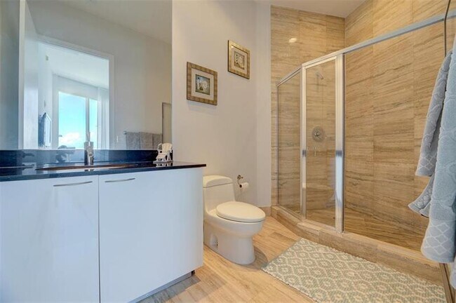 Building Photo - 15901 Collins Ave