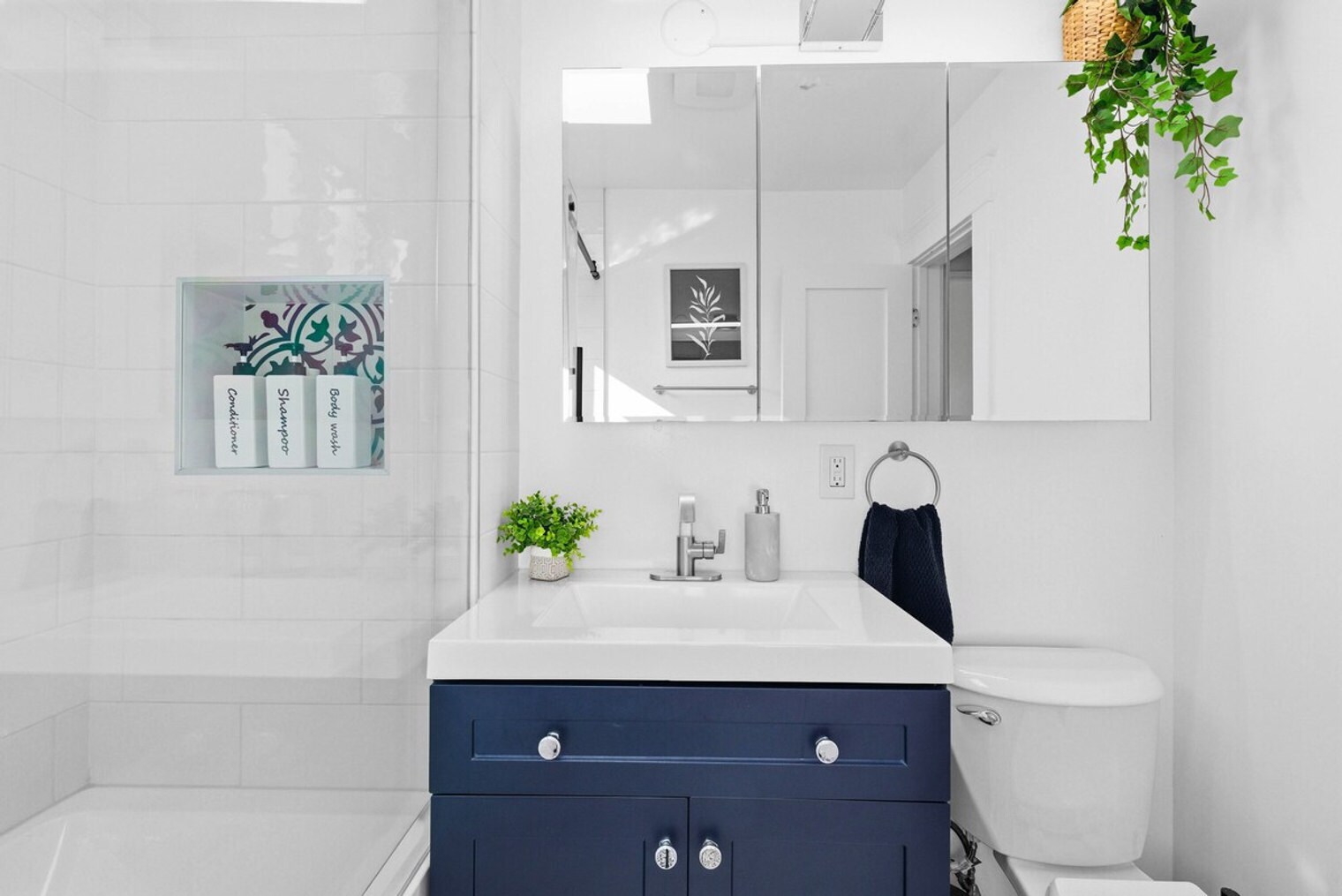 Building Photo - 3407 N Mountain View Dr