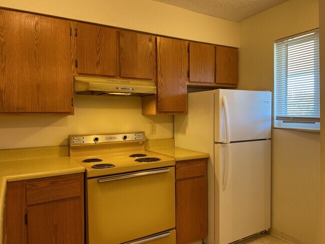 Building Photo - 1705 Heatheridge Rd