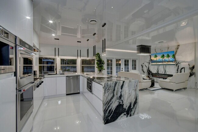 Building Photo - 14950 Roan Ct