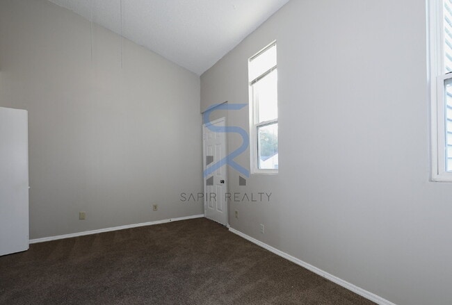 Building Photo - Move in before November 15th and choose yo...