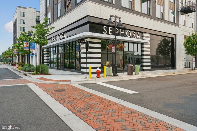 Building Photo - 44707 Plympton Square