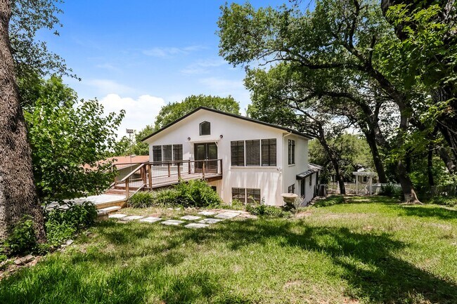 Building Photo - Amazing opportunity in the heart of Centra...