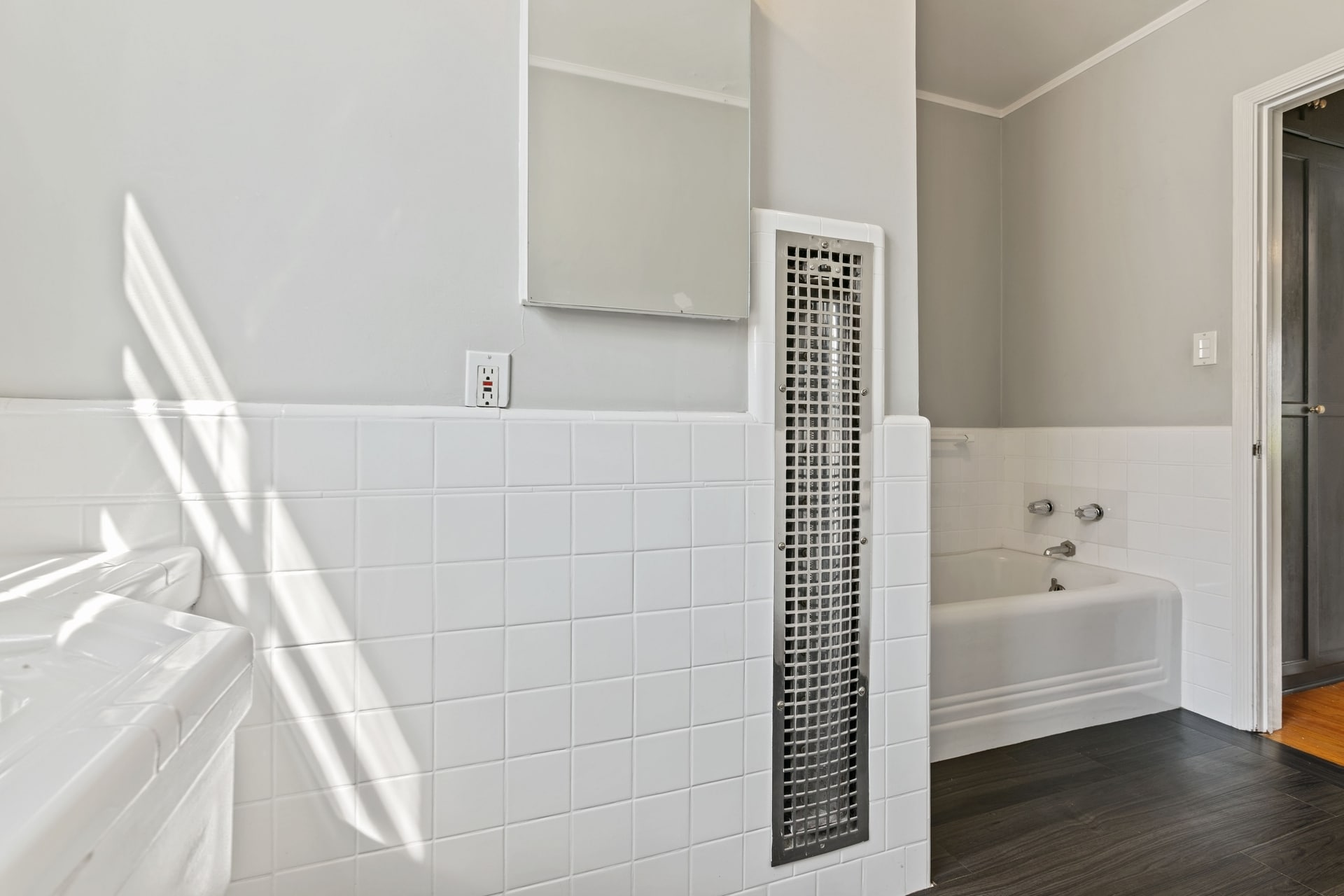 Building Photo - 117 1/2 N Harper Ave