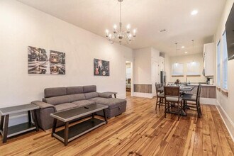 Building Photo - 1719 Terpsichore St