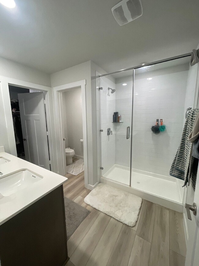 Building Photo - Home Sweet Home!