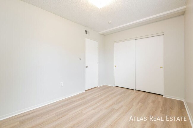 Building Photo - 331 N Columbine St