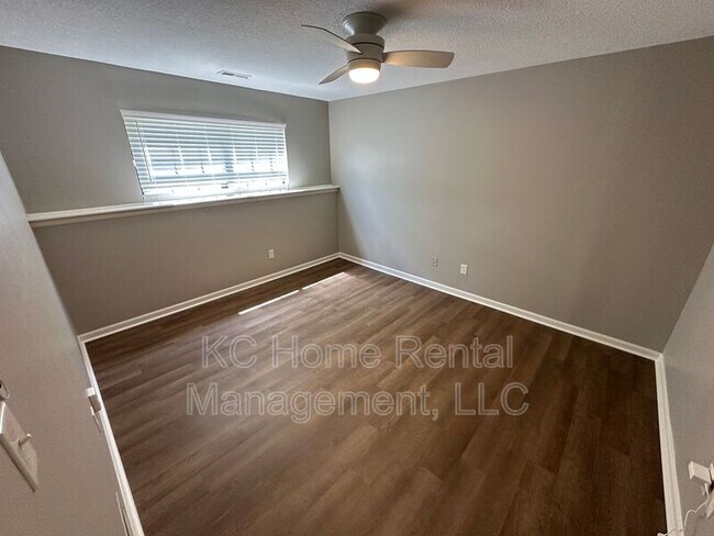 Building Photo - 8640 N Hull Ave