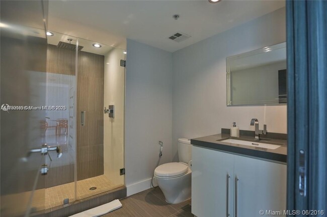 Building Photo - 335 S Biscayne Blvd