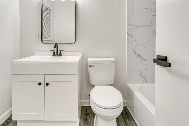 Building Photo - 2417 Becker Pl