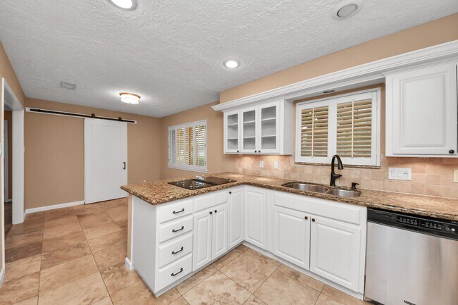 Building Photo - 15126 Trailside Dr