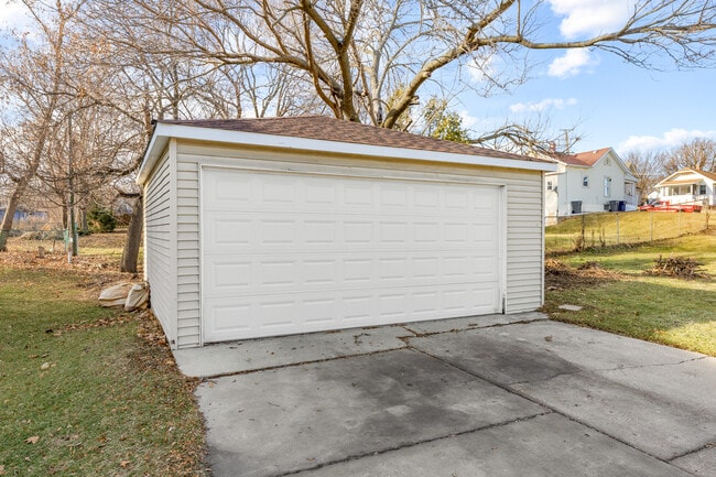 Building Photo - 301 Mill St