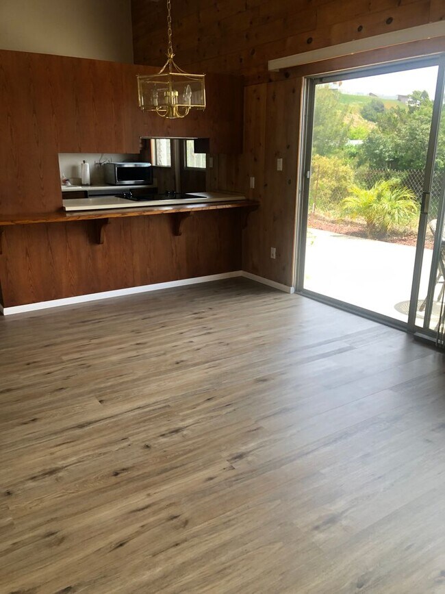 Building Photo - Spacious Single Story 4 bed 2 bath home in Serra Mesa w/2 car garage