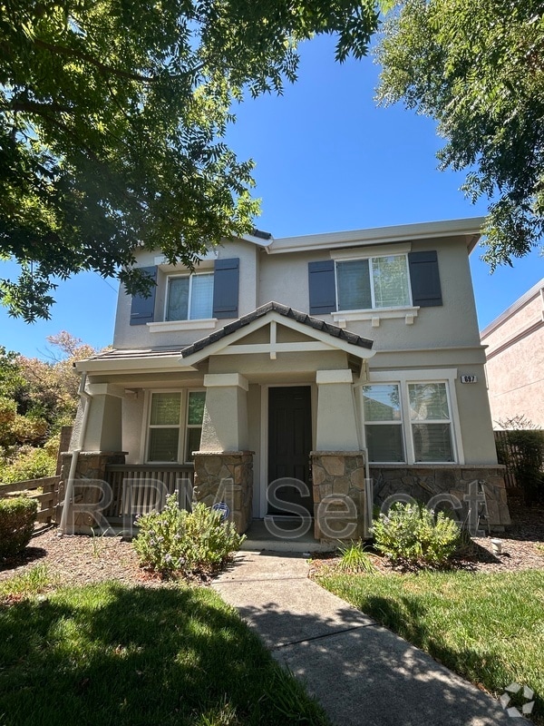 Building Photo - 697 Greentree Cir