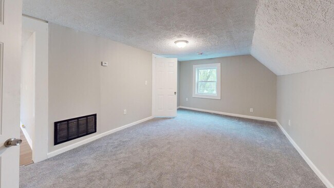 Building Photo - 12000 Bennington Ave