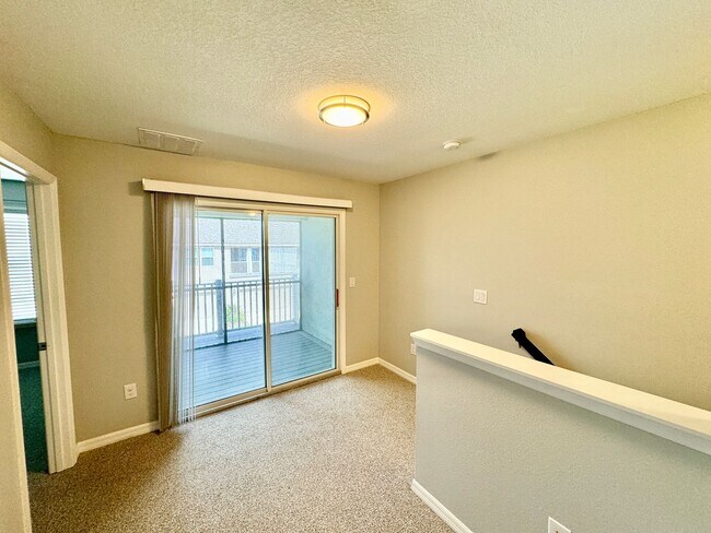 Building Photo - FOR RENT - Fantastic end unit townhouse in...