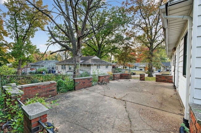 Building Photo - 1700 Dellwood Ct