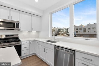 Building Photo - 3000 Schirra Ln