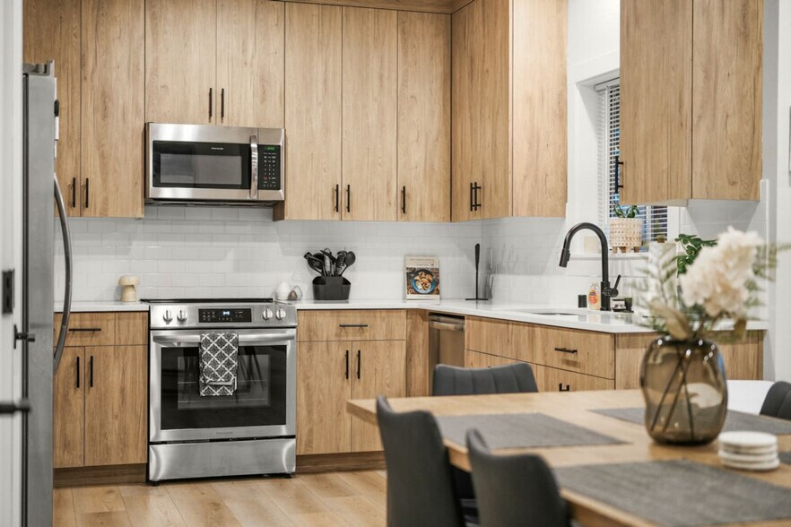 Building Photo - 3505 NE Creston Ave