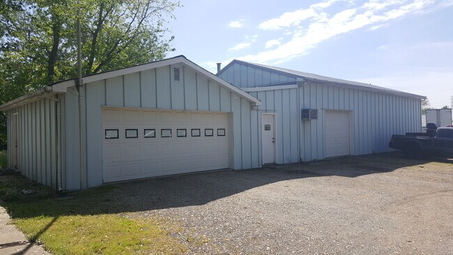 Building Photo - 21 E Romeo Rd