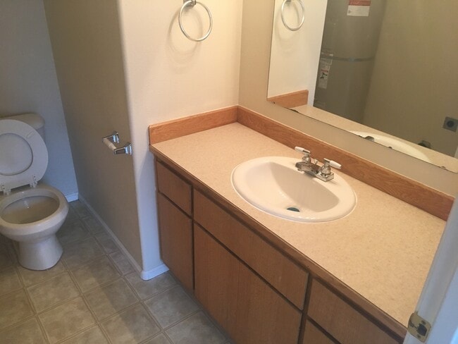 Building Photo - 3 bedroom townhouse in Springfield
