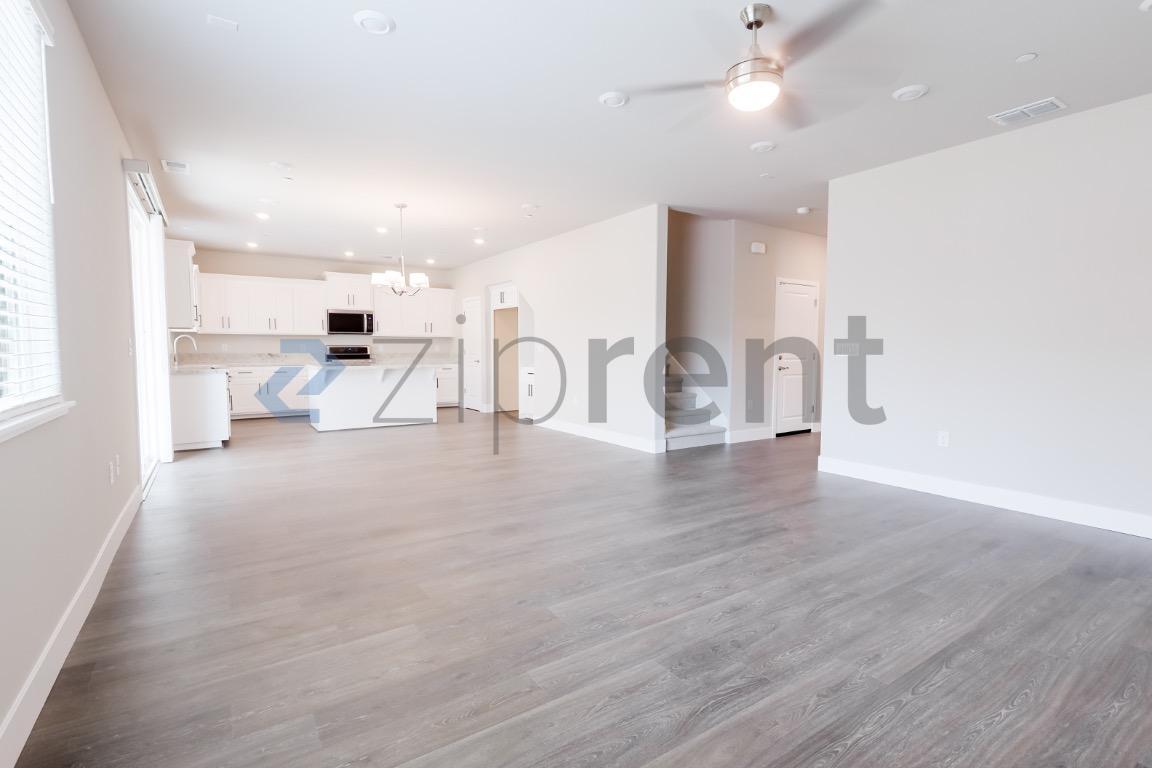 Building Photo - 905 Mirage Ln