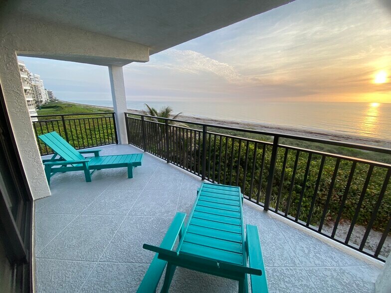 Building Photo - 10102 S Ocean Dr