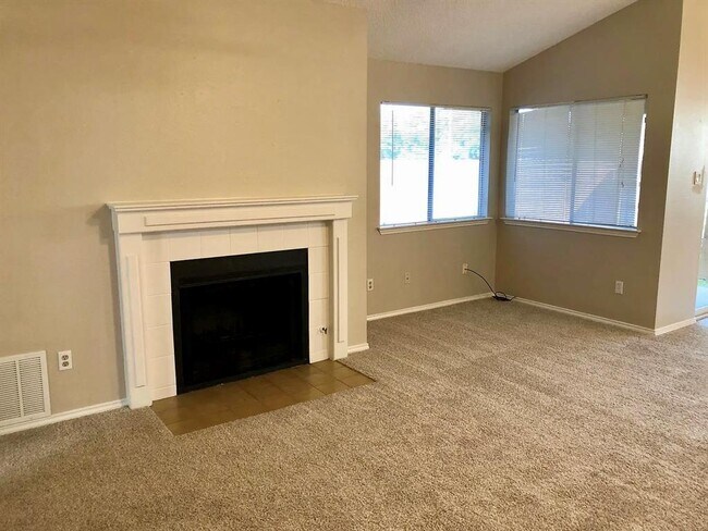 Building Photo - 6500 Jennings Dr