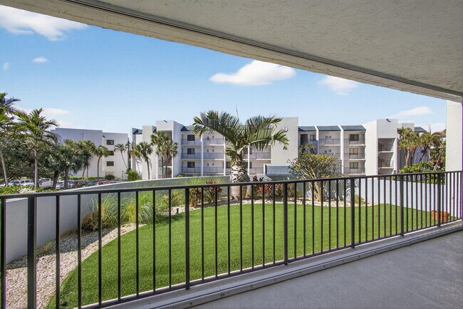 Building Photo - 1300 Jimmy Buffett Mem Hwy