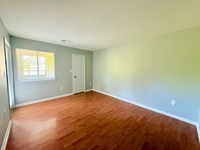 Building Photo - 2553 Stockbridge Dr