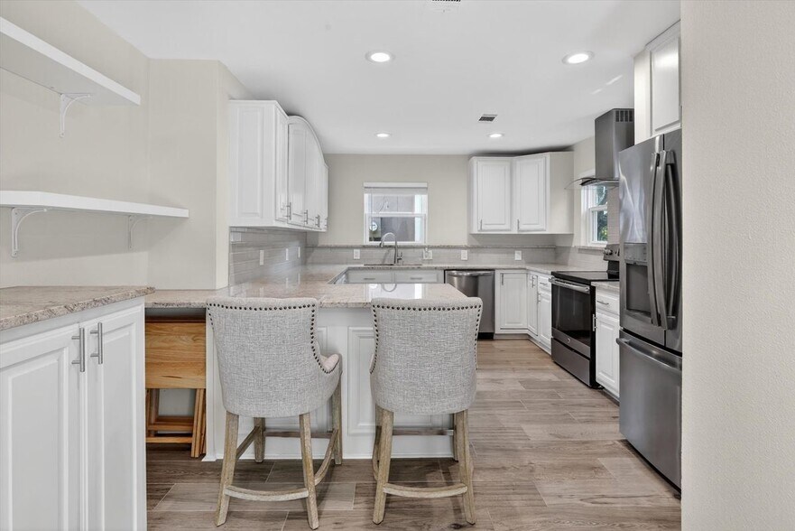 Building Photo - 4315 Cabell Dr